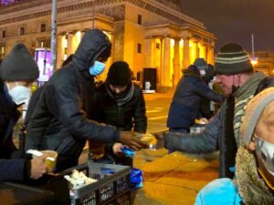 Le braccia aperte ai profughi