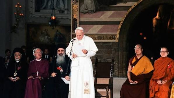 Giovanni Paolo II aveva ragione: con lo “spirito di Assisi” la pace è sempre possibile